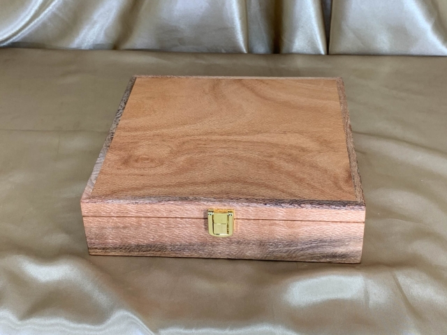 PLKB 22011-L5359 - Premium Medium Large Square Keepsake Box - Silky Oak