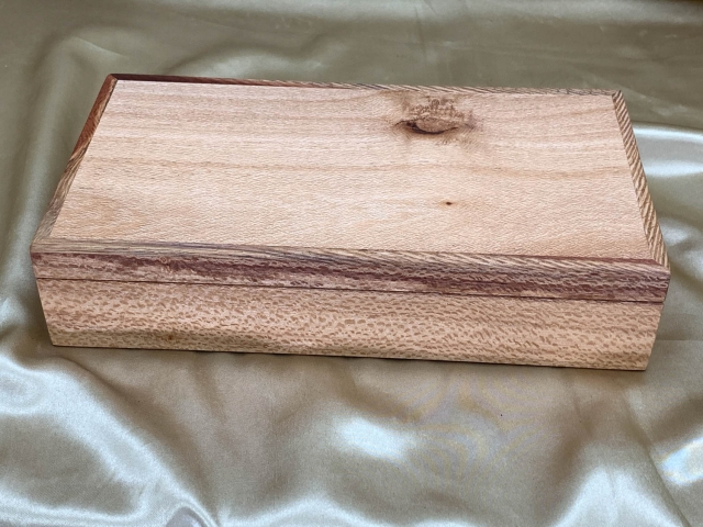PMMB 21006-L1770 - Premium Medium Silky Oak Memory Box